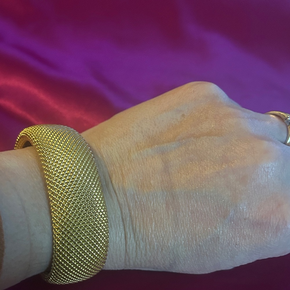 Women’s Cuff Bracelet.